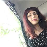 Ofrezco clases de primaria a niños de inglés, castellano y catalán. También para adultos. Tengo experiencia haciendo clases de repaso, clases de lectura con niños y enseñando catalán y castellano a personas migradas. Se me dan bien los idiomas, tengo el n